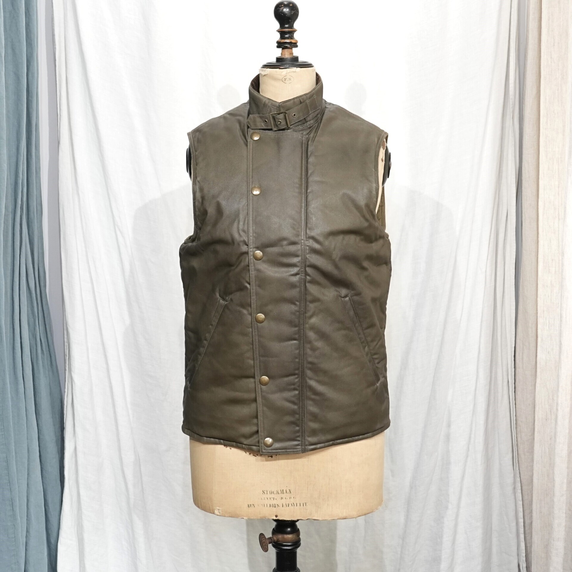 アディクトクローズ ワックス コットン ウルスター ベスト: BRYWB